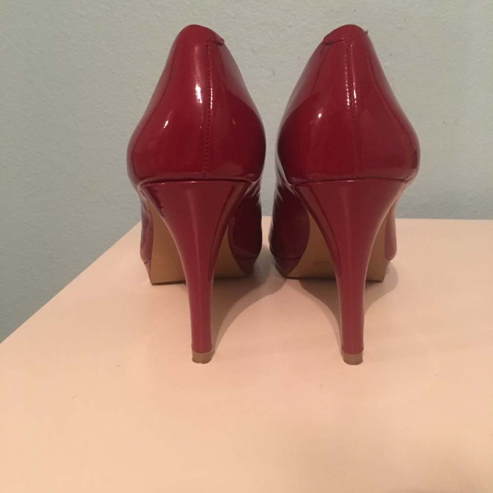 Red heels - Picture 2 of 3
